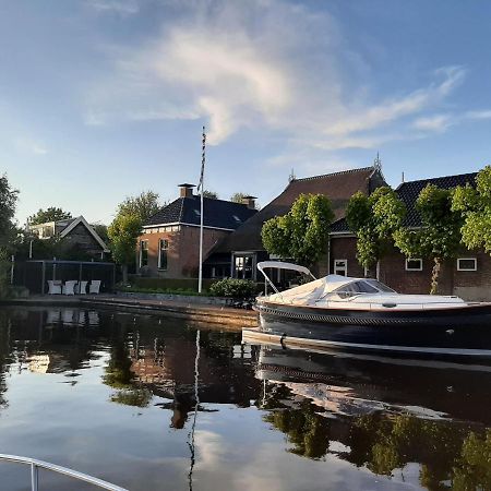 Puur Eastermar - Monumentaal, Authentiek En Luxe Koetshuis Aan Open Vaarwater Met Jacuzzi En Sauna Oostermeer エクステリア 写真