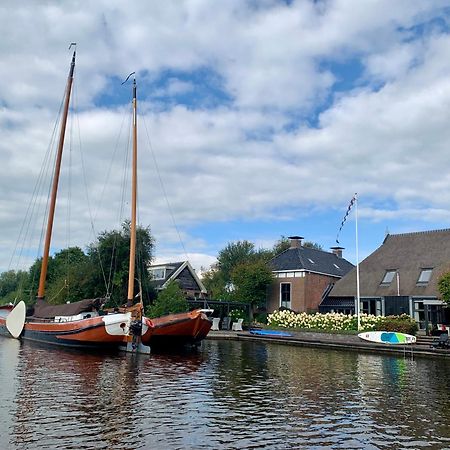Puur Eastermar - Monumentaal, Authentiek En Luxe Koetshuis Aan Open Vaarwater Met Jacuzzi En Sauna Oostermeer エクステリア 写真