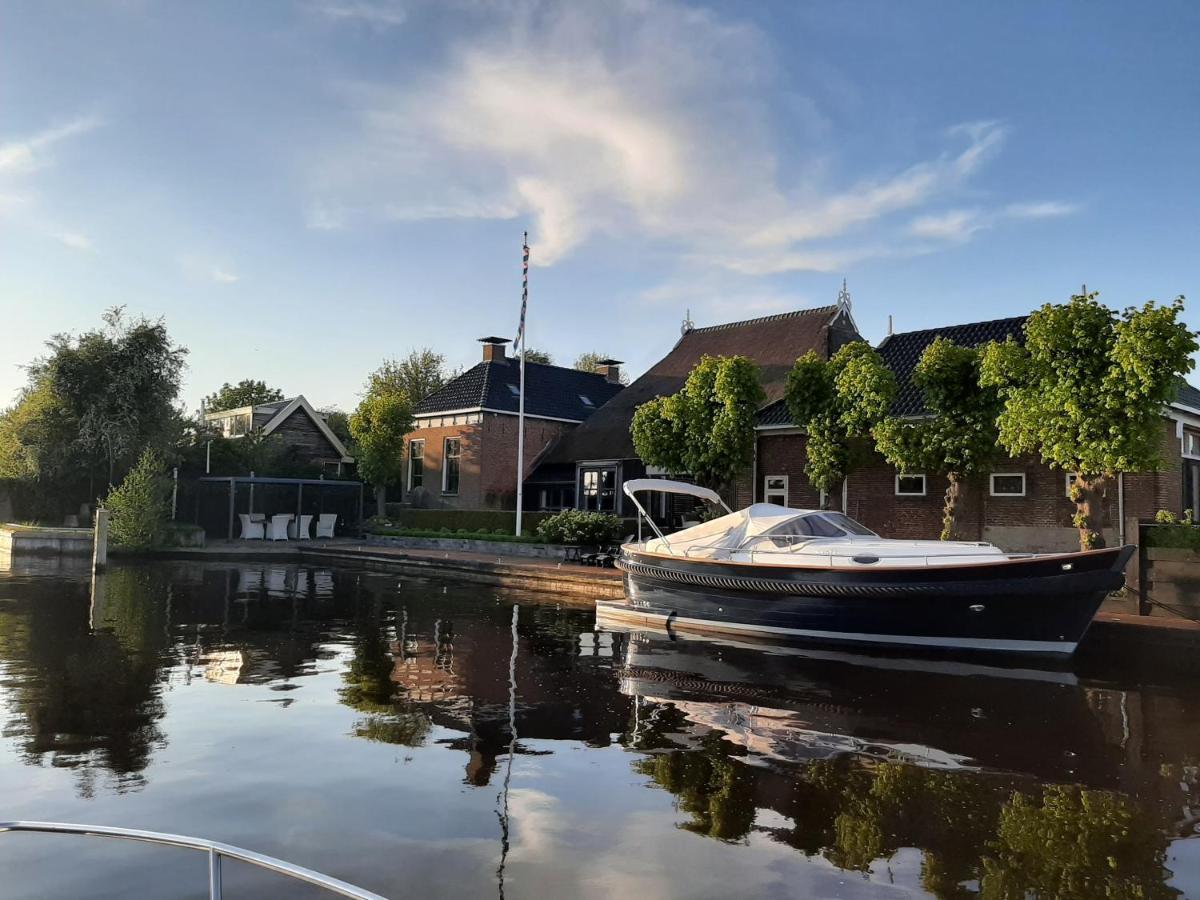 Puur Eastermar - Monumentaal, Authentiek En Luxe Koetshuis Aan Open Vaarwater Met Jacuzzi En Sauna Oostermeer エクステリア 写真