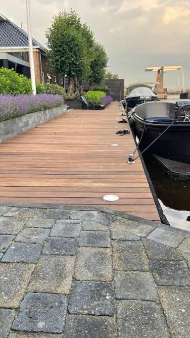 Puur Eastermar - Monumentaal, Authentiek En Luxe Koetshuis Aan Open Vaarwater Met Jacuzzi En Sauna Oostermeer エクステリア 写真