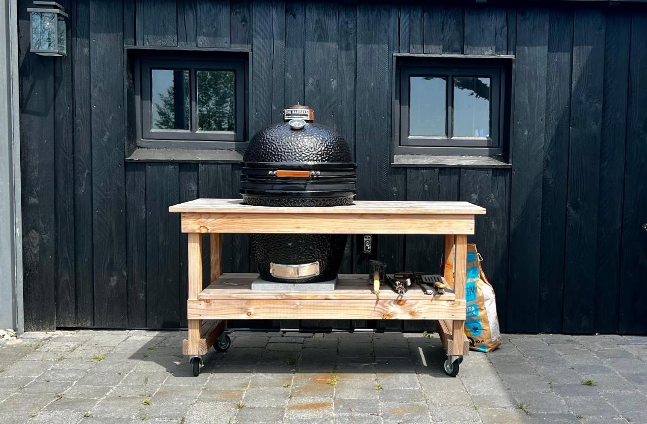 Puur Eastermar - Monumentaal, Authentiek En Luxe Koetshuis Aan Open Vaarwater Met Jacuzzi En Sauna Oostermeer エクステリア 写真