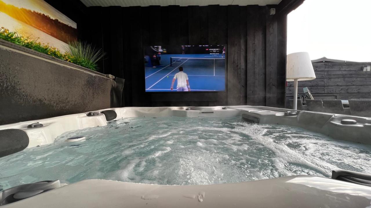 Puur Eastermar - Monumentaal, Authentiek En Luxe Koetshuis Aan Open Vaarwater Met Jacuzzi En Sauna Oostermeer エクステリア 写真