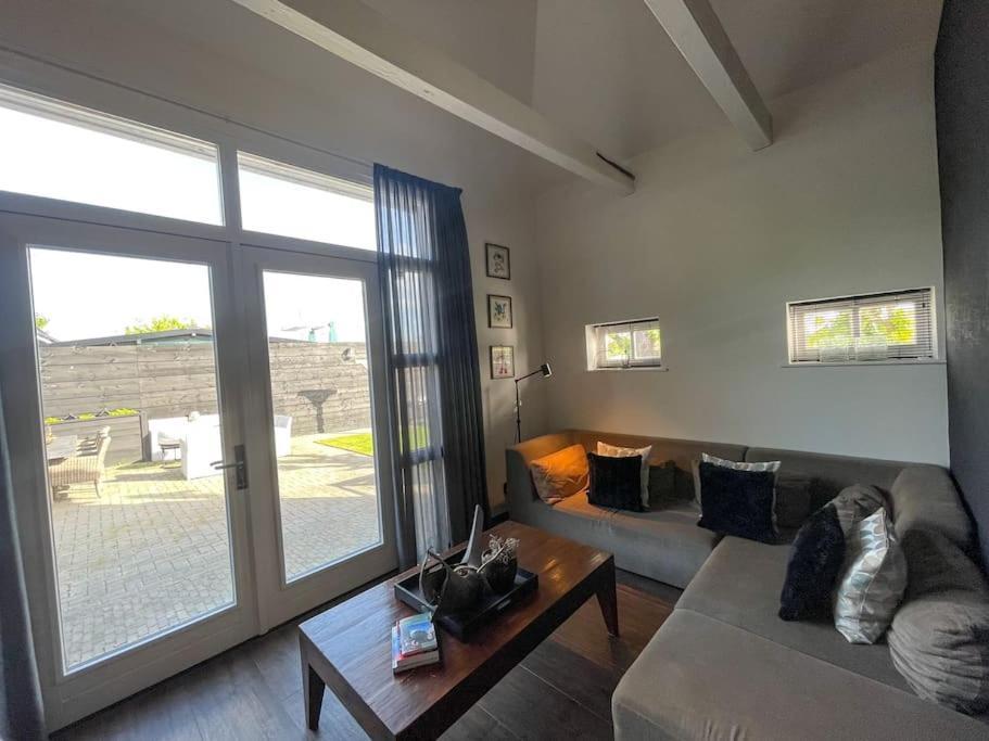 Puur Eastermar - Monumentaal, Authentiek En Luxe Koetshuis Aan Open Vaarwater Met Jacuzzi En Sauna Oostermeer エクステリア 写真