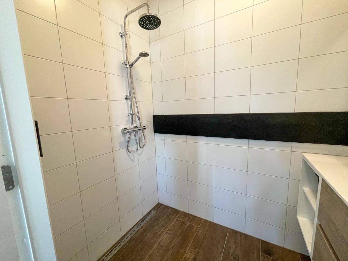 Puur Eastermar - Monumentaal, Authentiek En Luxe Koetshuis Aan Open Vaarwater Met Jacuzzi En Sauna Oostermeer エクステリア 写真