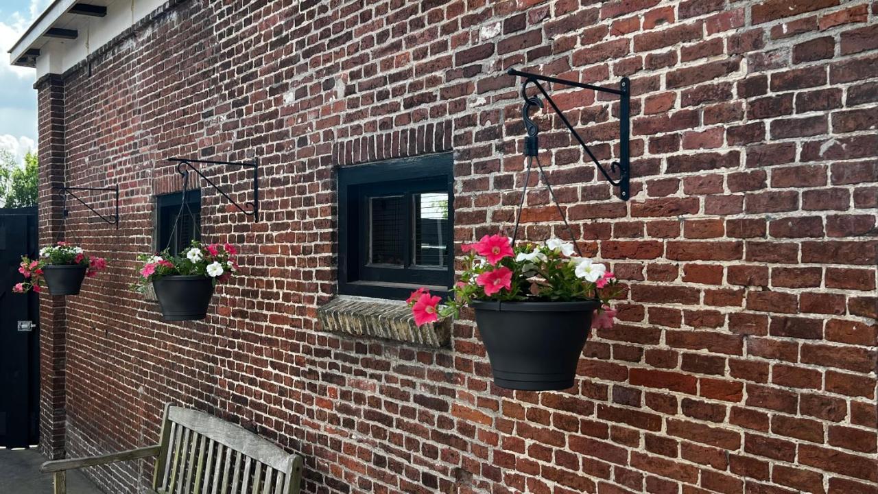 Puur Eastermar - Monumentaal, Authentiek En Luxe Koetshuis Aan Open Vaarwater Met Jacuzzi En Sauna Oostermeer エクステリア 写真