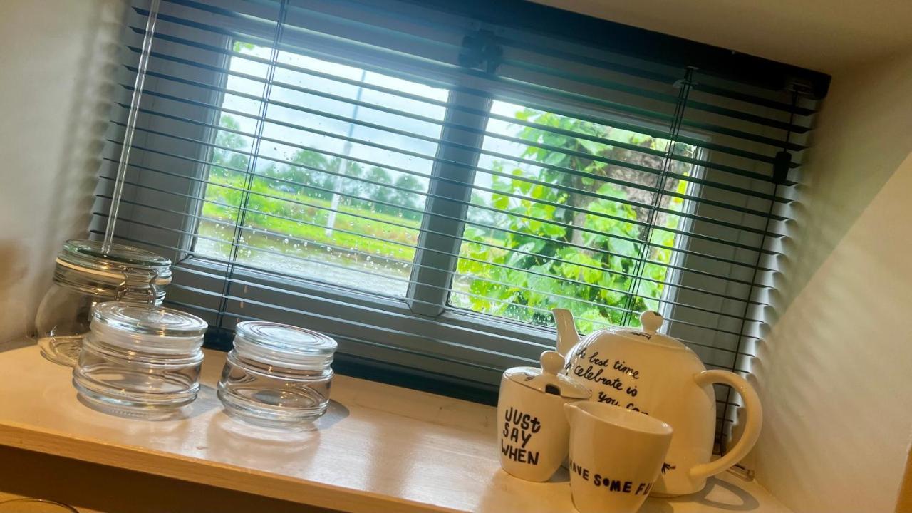 Puur Eastermar - Monumentaal, Authentiek En Luxe Koetshuis Aan Open Vaarwater Met Jacuzzi En Sauna Oostermeer エクステリア 写真