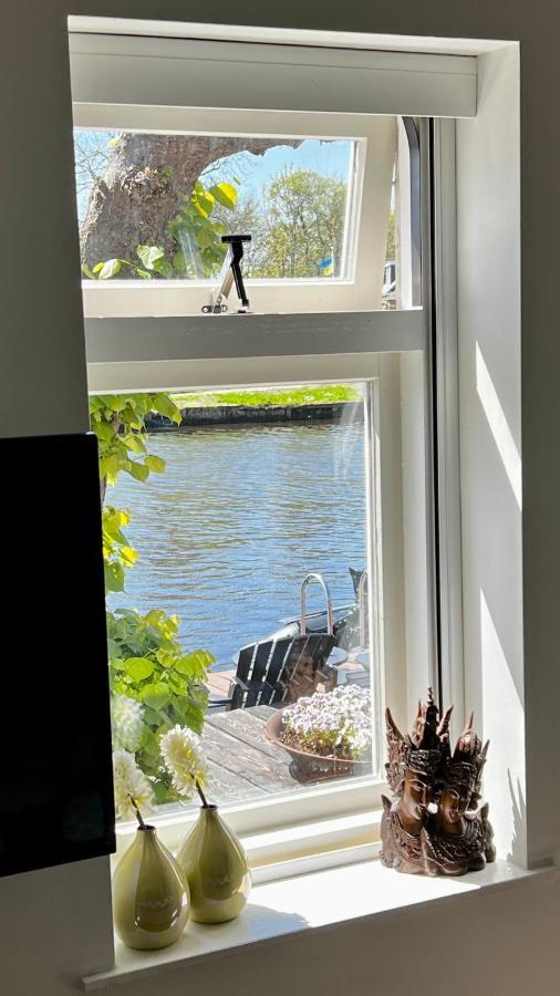 Puur Eastermar - Monumentaal, Authentiek En Luxe Koetshuis Aan Open Vaarwater Met Jacuzzi En Sauna Oostermeer エクステリア 写真