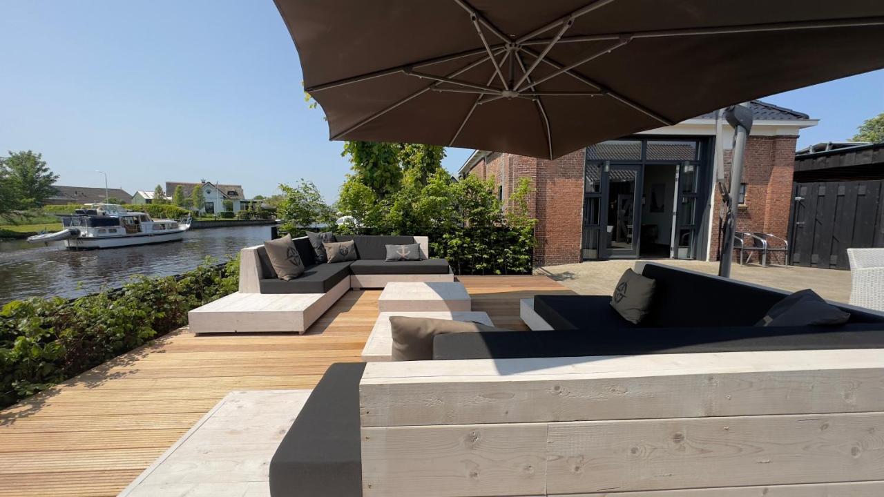 Puur Eastermar - Monumentaal, Authentiek En Luxe Koetshuis Aan Open Vaarwater Met Jacuzzi En Sauna Oostermeer エクステリア 写真
