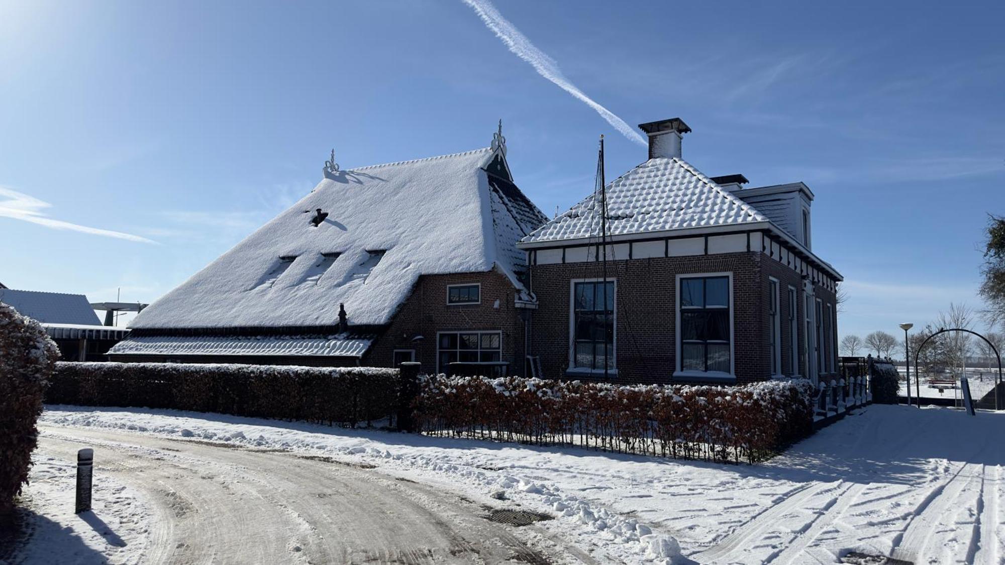 Puur Eastermar - Monumentaal, Authentiek En Luxe Koetshuis Aan Open Vaarwater Met Jacuzzi En Sauna Oostermeer エクステリア 写真