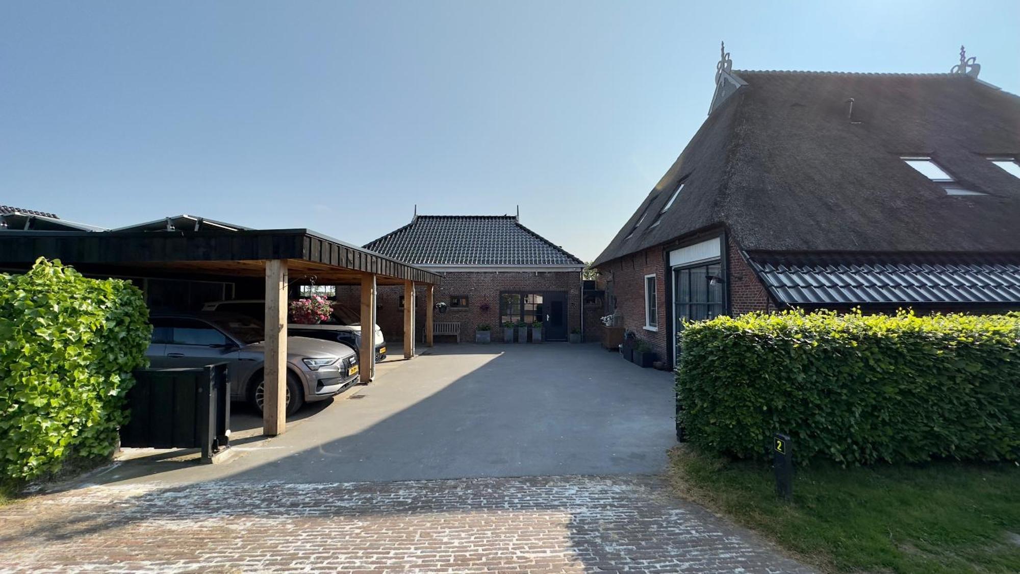 Puur Eastermar - Monumentaal, Authentiek En Luxe Koetshuis Aan Open Vaarwater Met Jacuzzi En Sauna Oostermeer エクステリア 写真