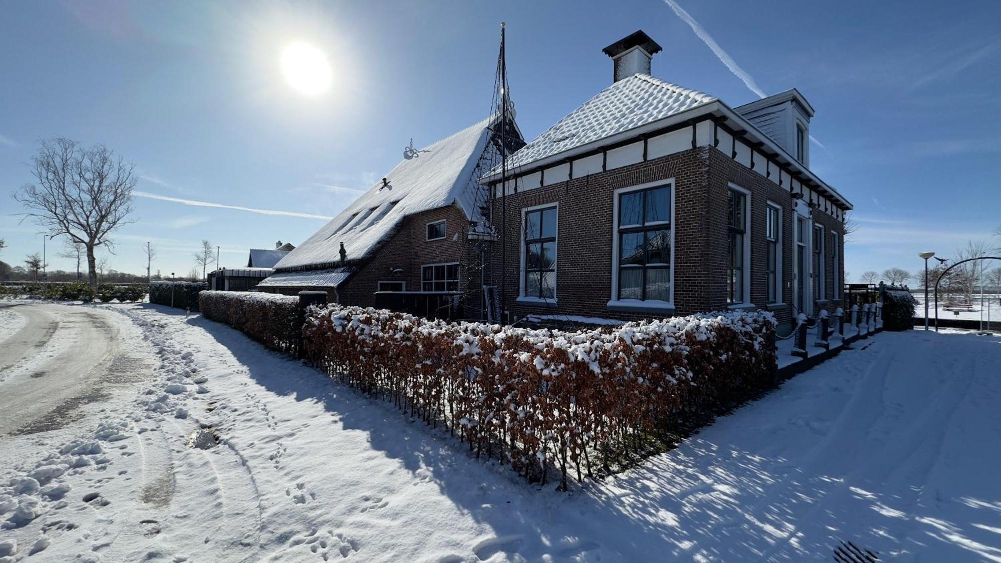 Puur Eastermar - Monumentaal, Authentiek En Luxe Koetshuis Aan Open Vaarwater Met Jacuzzi En Sauna Oostermeer エクステリア 写真