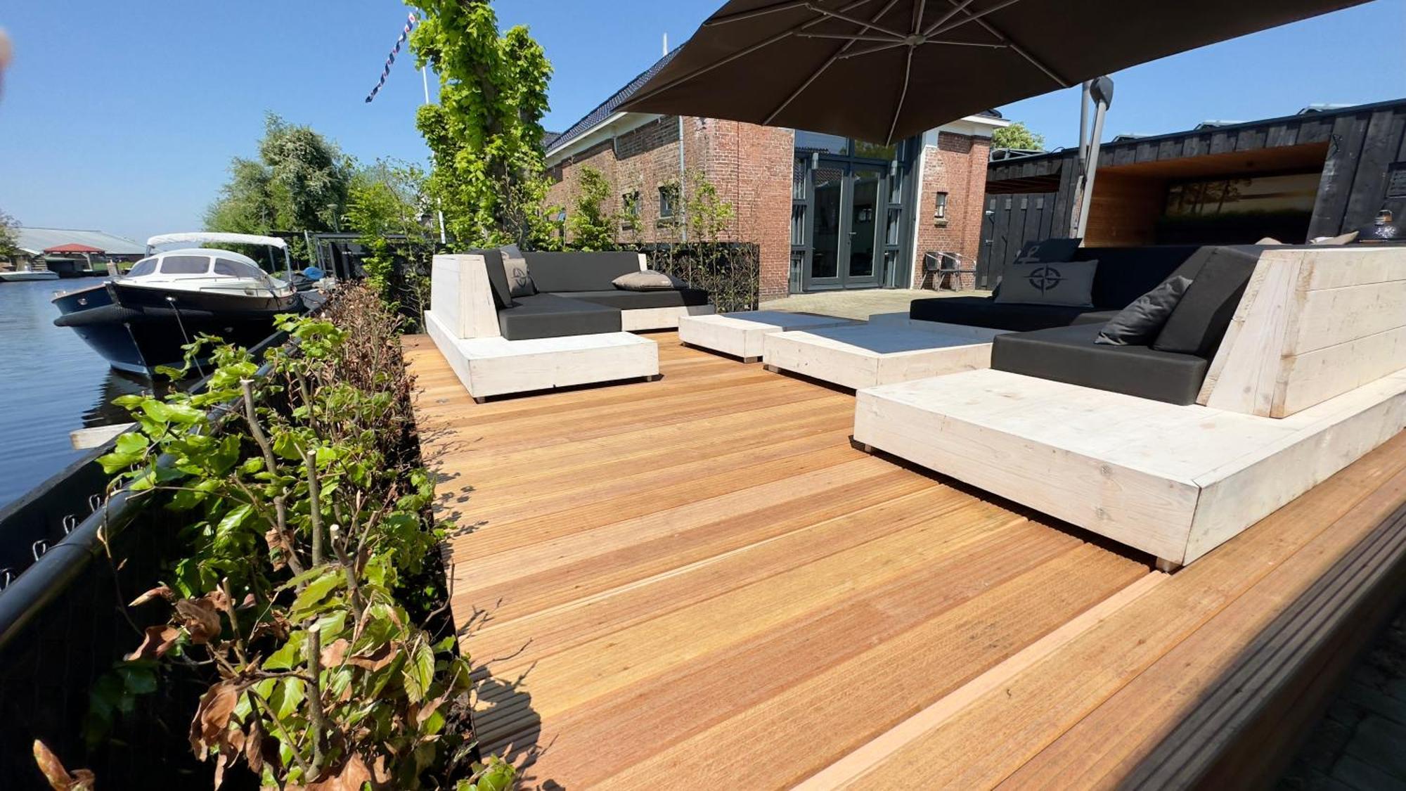 Puur Eastermar - Monumentaal, Authentiek En Luxe Koetshuis Aan Open Vaarwater Met Jacuzzi En Sauna Oostermeer エクステリア 写真