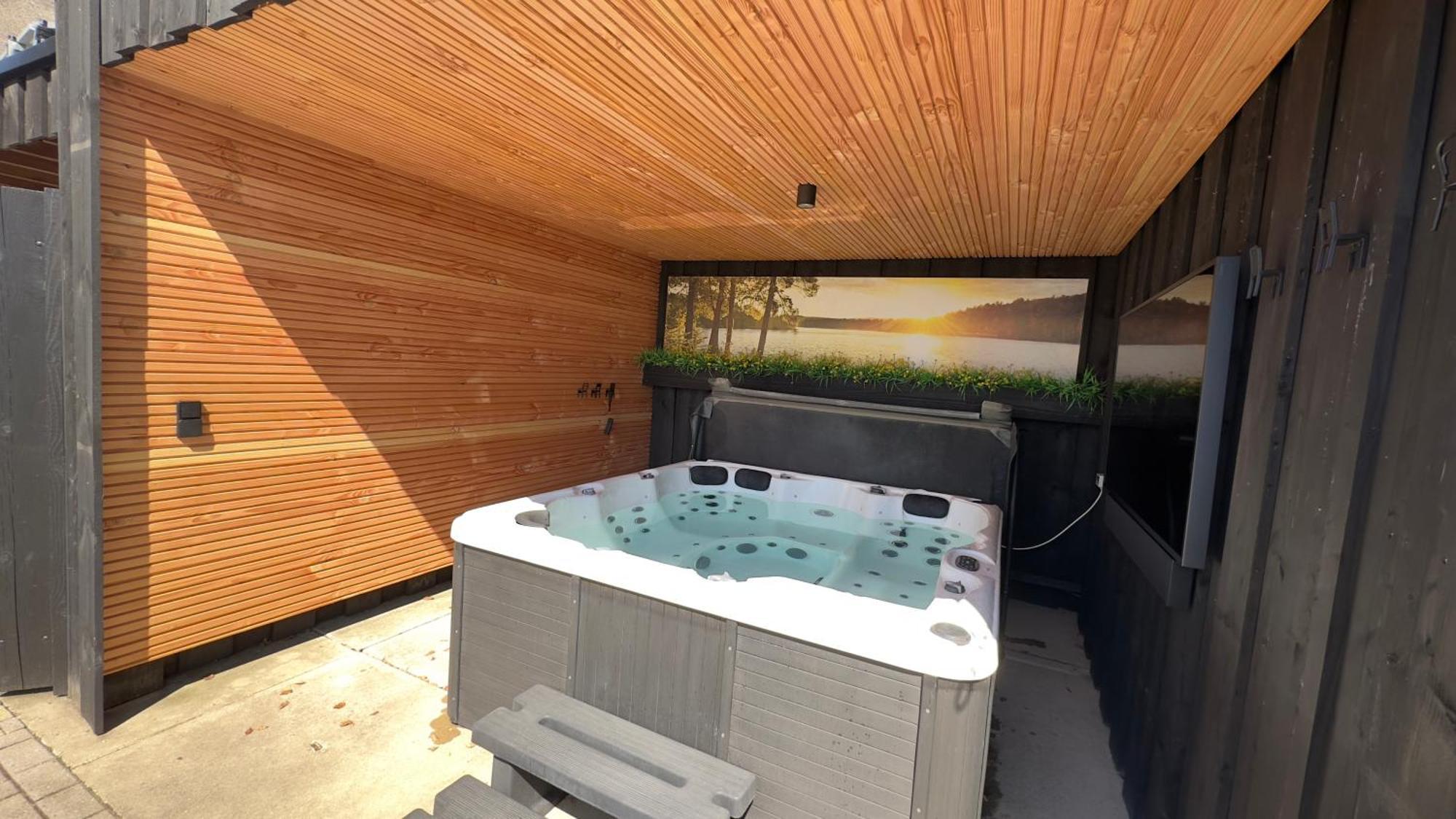 Puur Eastermar - Monumentaal, Authentiek En Luxe Koetshuis Aan Open Vaarwater Met Jacuzzi En Sauna Oostermeer エクステリア 写真